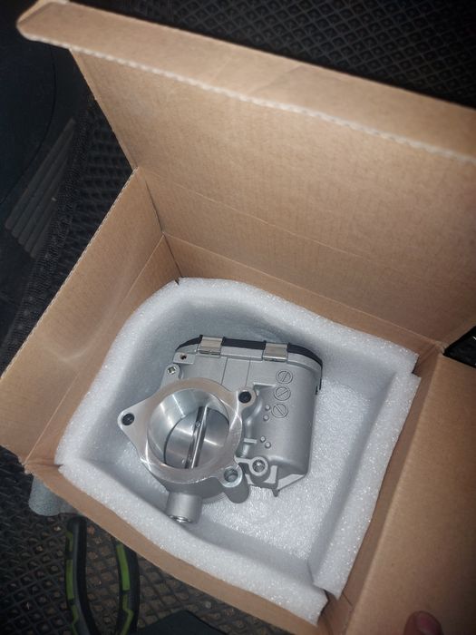 Продам дроссельную заслонку