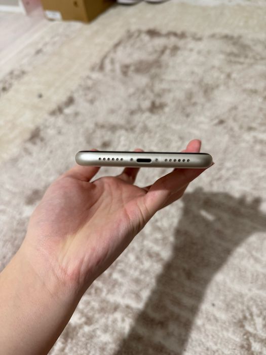 Продам белый  Айфон 11