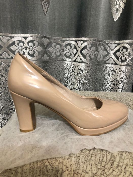 каблук лабутены.