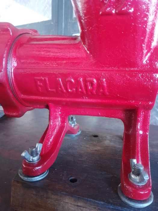 Mașină/Moară de tocat carne cu motor.(Flacăra Nr.22)