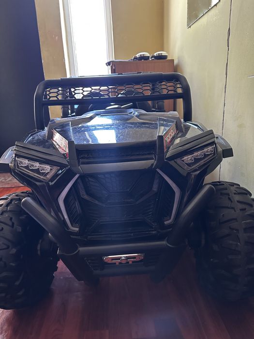 Продам детскую электрическую машинку