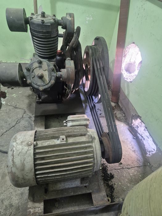 Kompressor  sotiladi