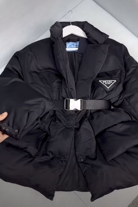 Продается куртка черная