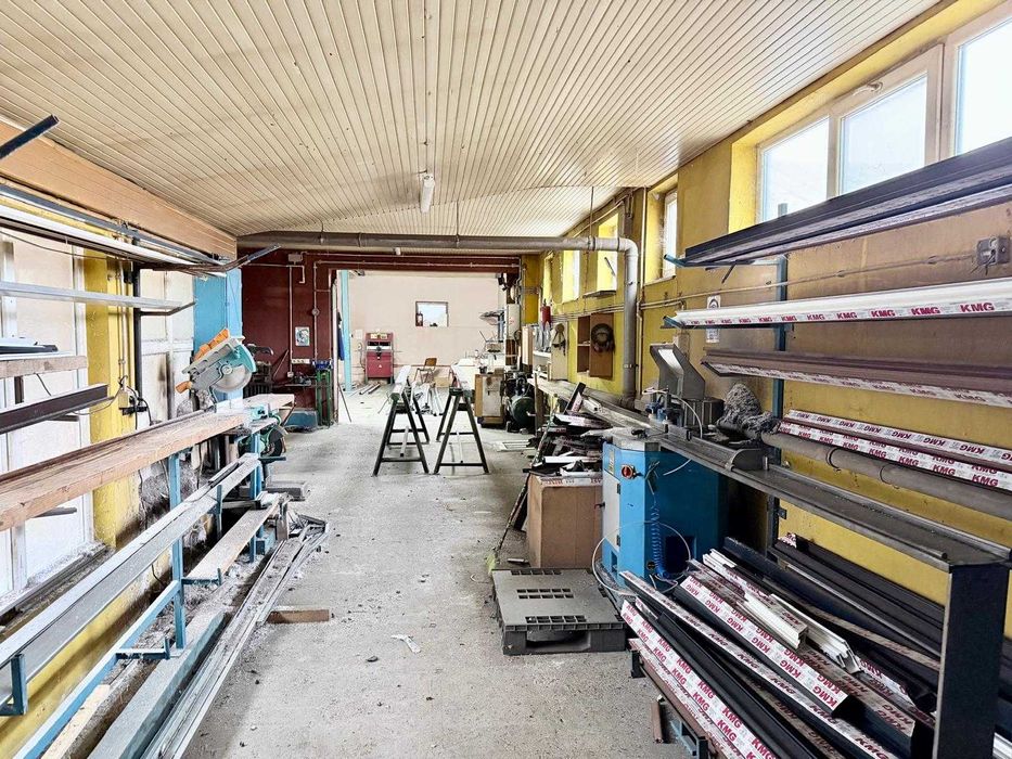 Inchiriez atelier tamplarie PVC