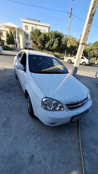 Продается Chevrolet Lacetti 2-позиция
