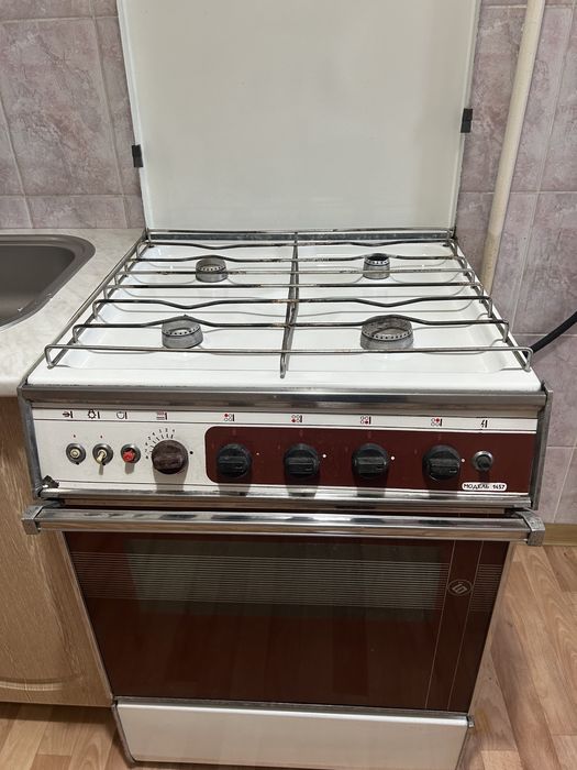 Продам газ плиту