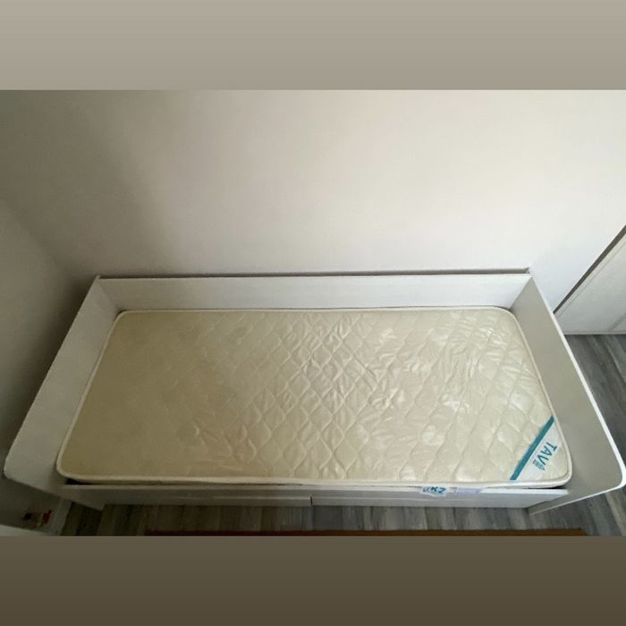 Односпальная кровать