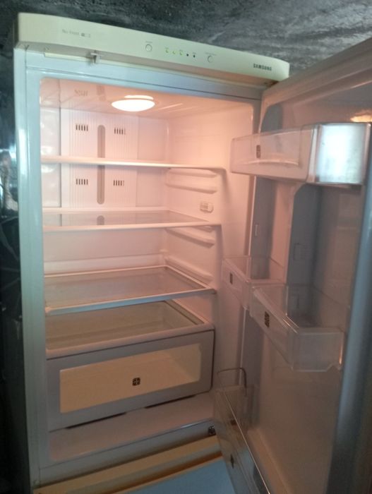 Продам холодильник samsung