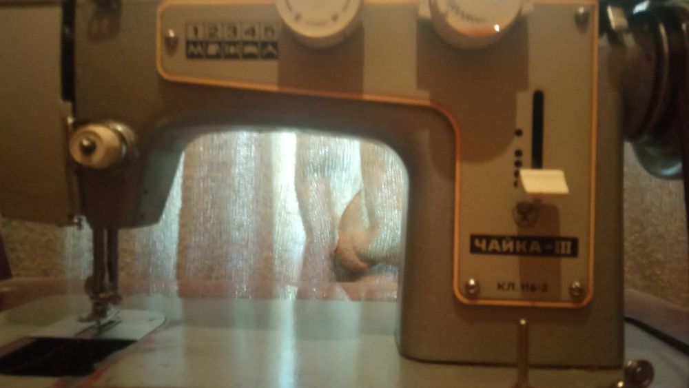Швейная машинка Чайка