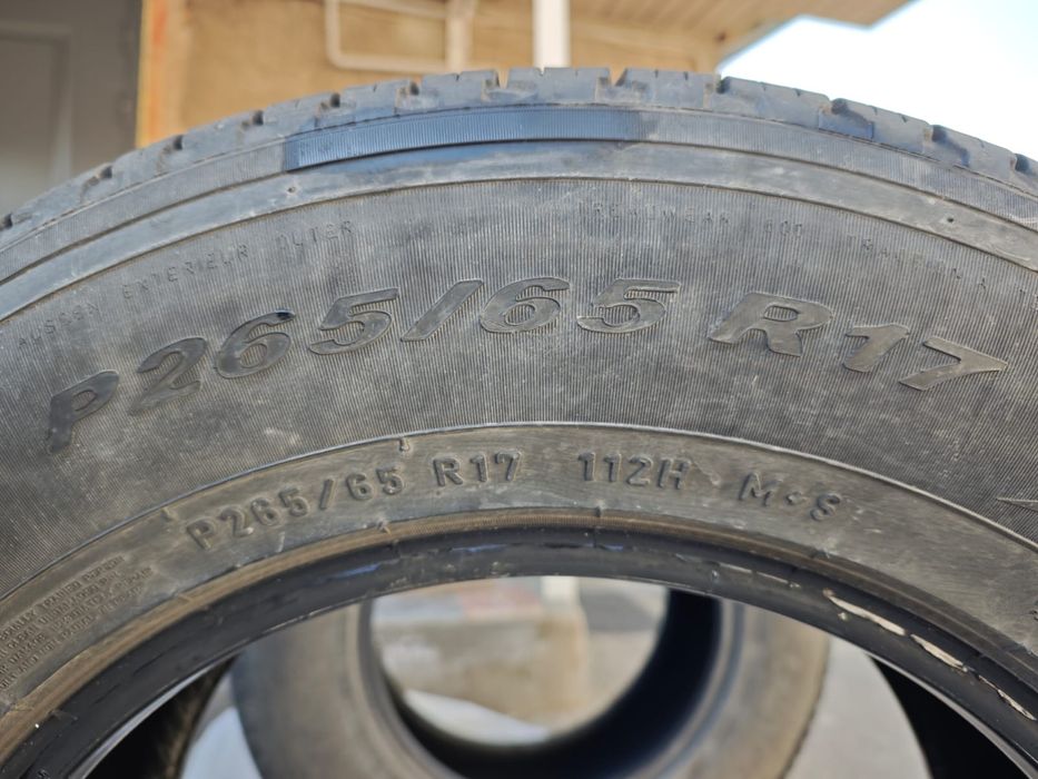 Продам  резину на внедорожник.