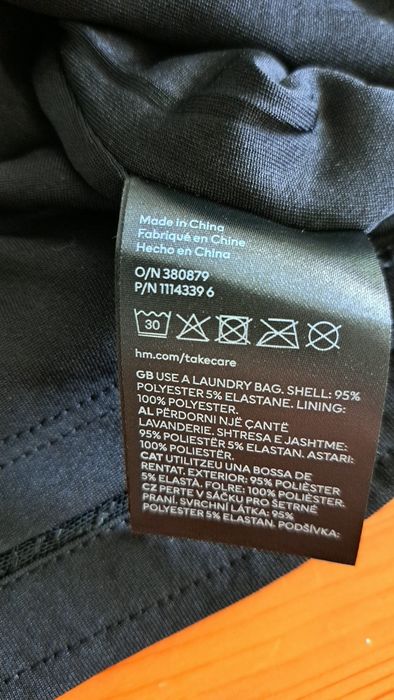 Top negru cu paiete, H&M, XS, nou fara eticheta