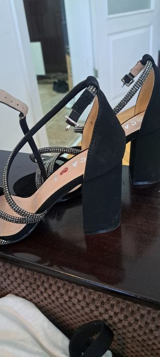 Дамски сандали на ток