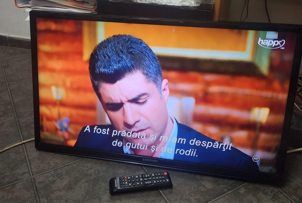 Tv samsung 82cm cu telecomanda