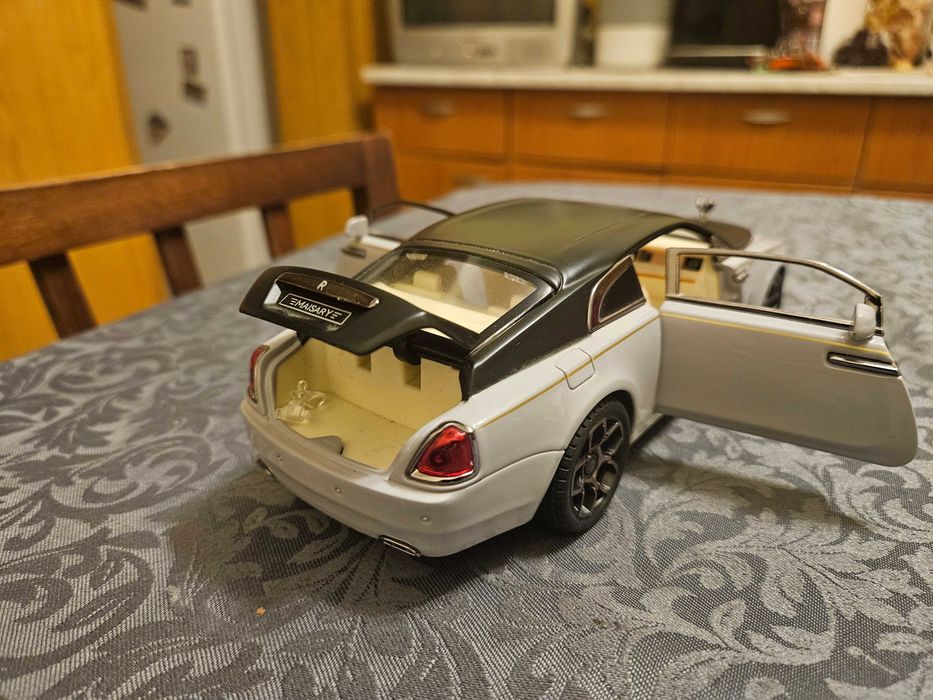 Macheta Rolls Royce Wraith , scara 1 : 24