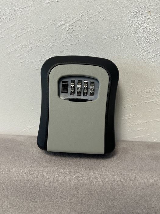 Сейф за ключове с код