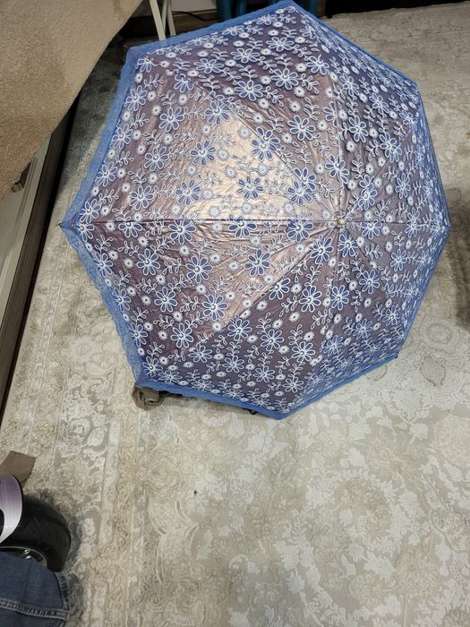 Продам зонтик синего цвета
