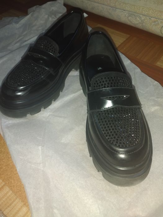 Продаётся красивая обувь