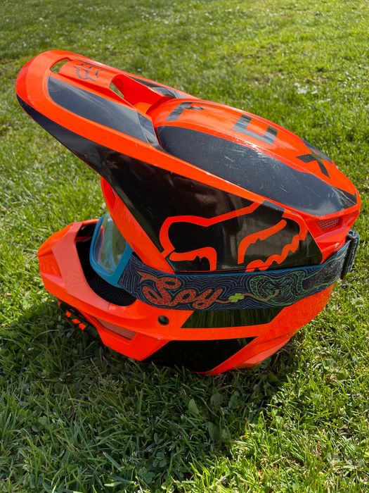 Каска за мотор FOX+очила Spy+