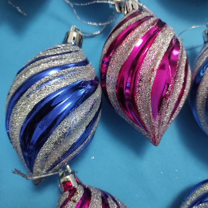 Ёлочные игрушки.