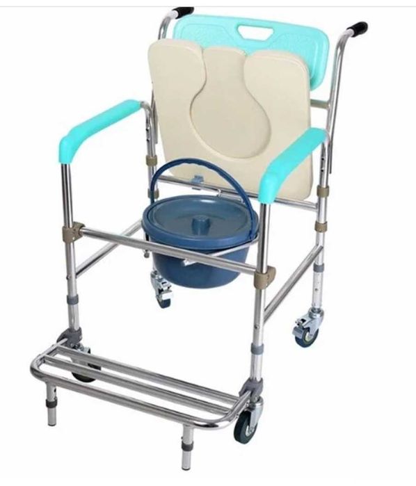 Scaun wc cu rotile persoane cu dizabilitat