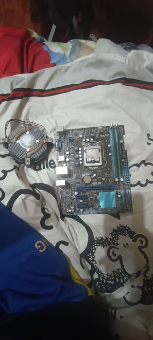 Материнская плата Asus с комплектующими