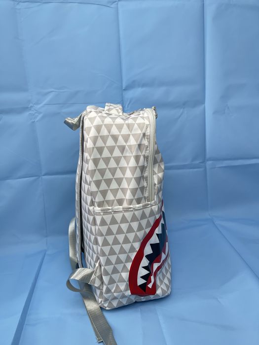 Раница с графика на акула