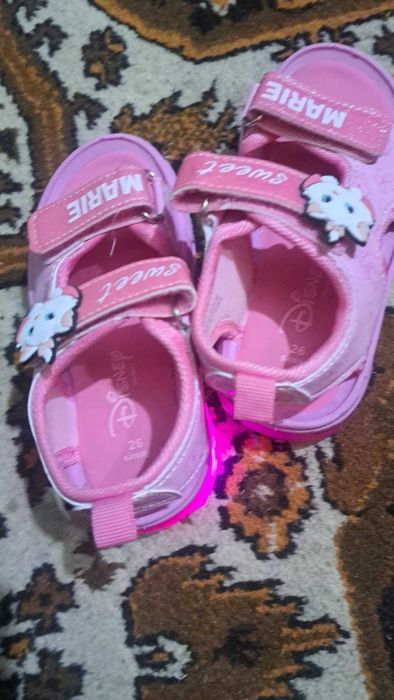 Детскиии сандали