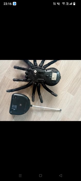 Păianjen cu telecomanda