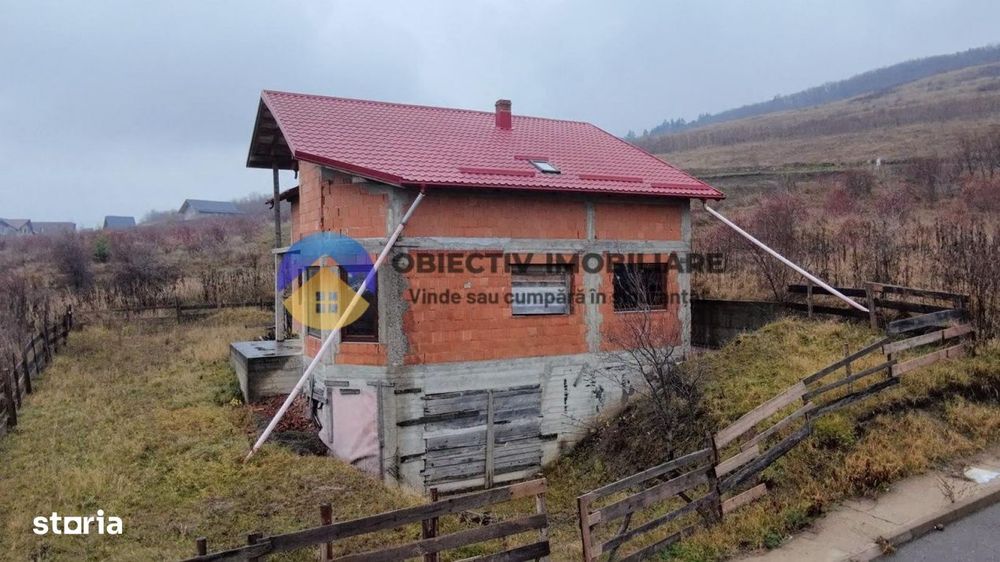 Vila la rosu si teren 500 mp de vânzare Zona Fermelor