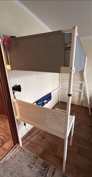 Двухъярусная кровать