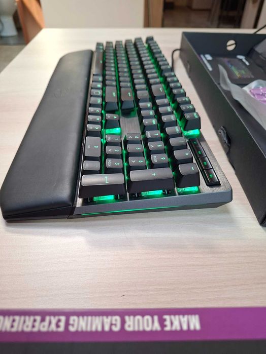 Нова геймърска клавиатура - Coolermaster MK750 RGB Cherry MX Brown Tactile Mechanical Keyboard