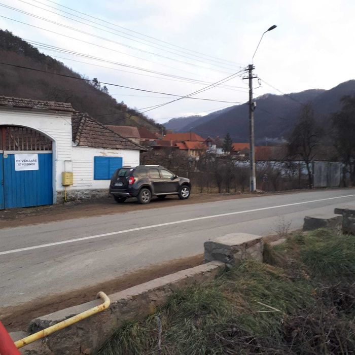 Casă cu teren 1240mp pe Transalpina in sat Laz,comuna Săsciori, Alba,