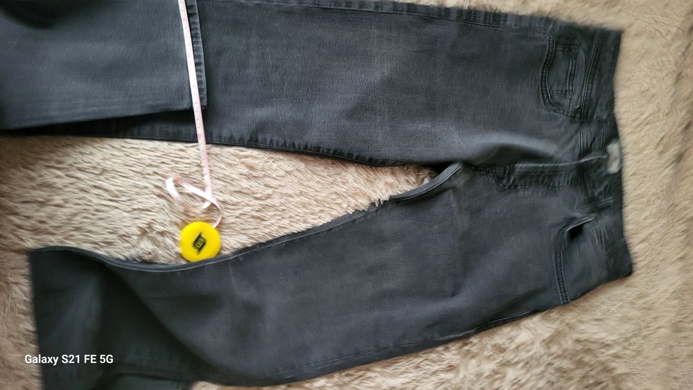 Продам мужские джинсы