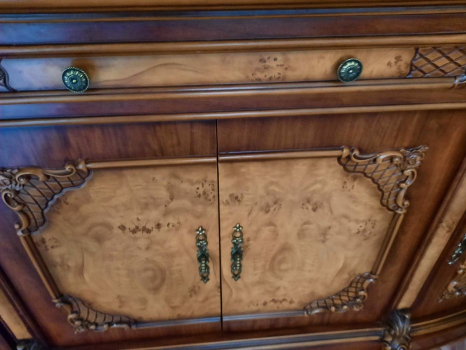 Сервант б/у в отличном состоянии