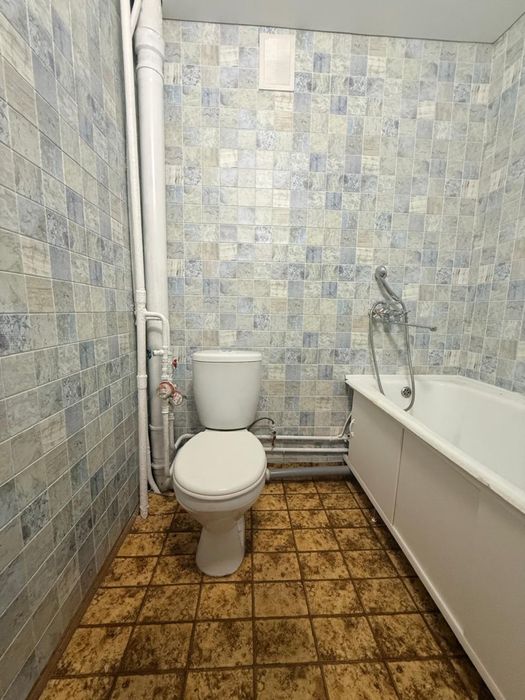 Продам полуторку по Бульвару Гагарина 32