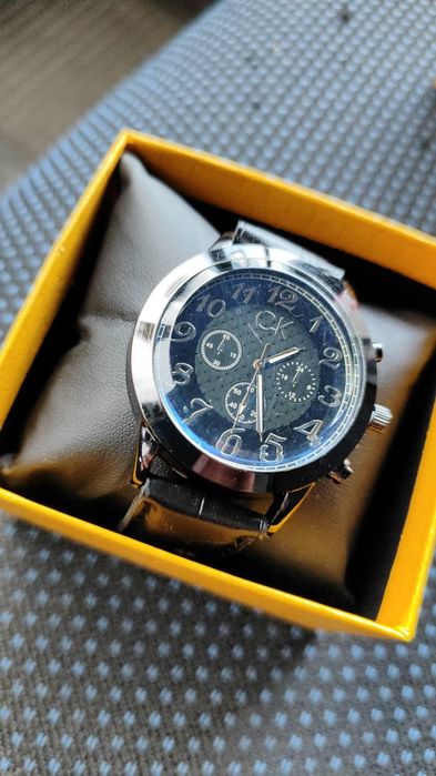 Продаются кварцевые часы, новые!