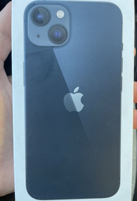 Телефон IPhone 13