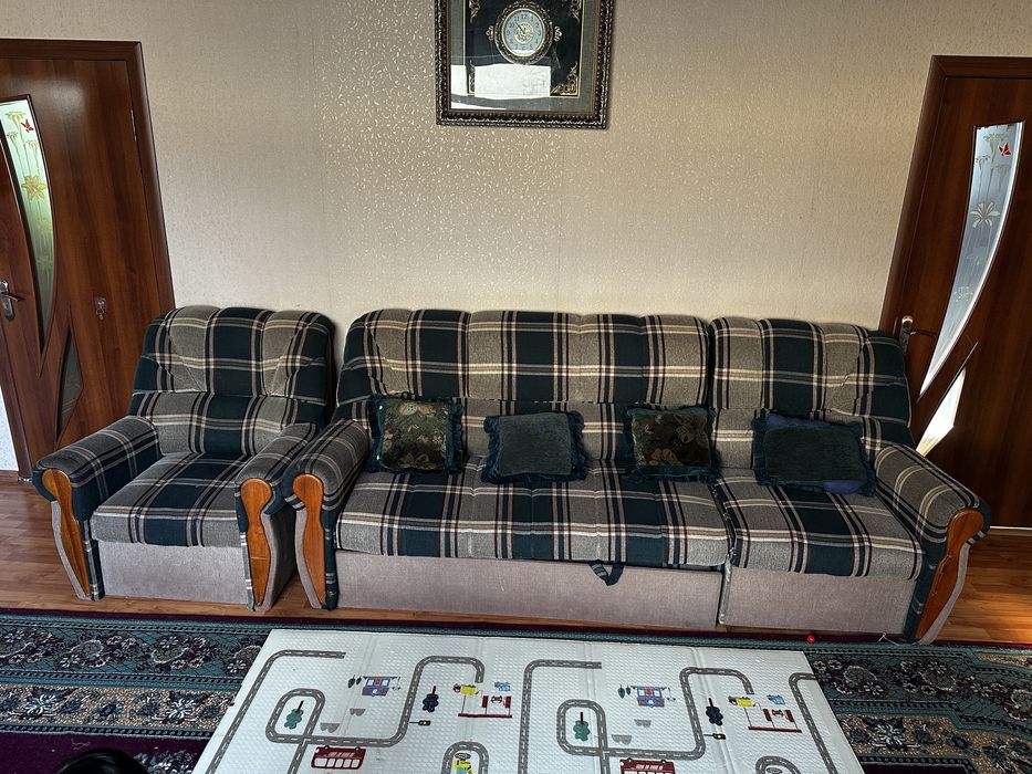 Диван с креслосымен бірге жағдайы жақсы , жаңасына ауыстырып жатырмыз