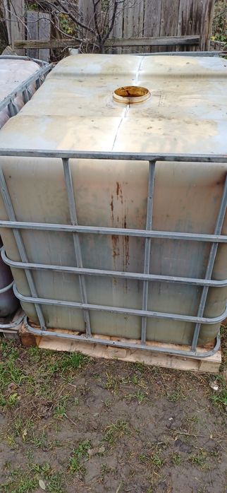 Bazin 1000.litri cu grilaj metalic.