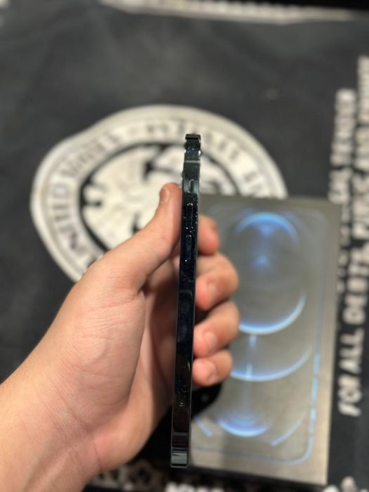 Айфон 12 про.