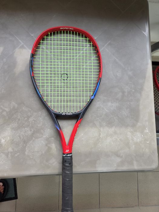 Тенис ракета YONEX VCORE 100