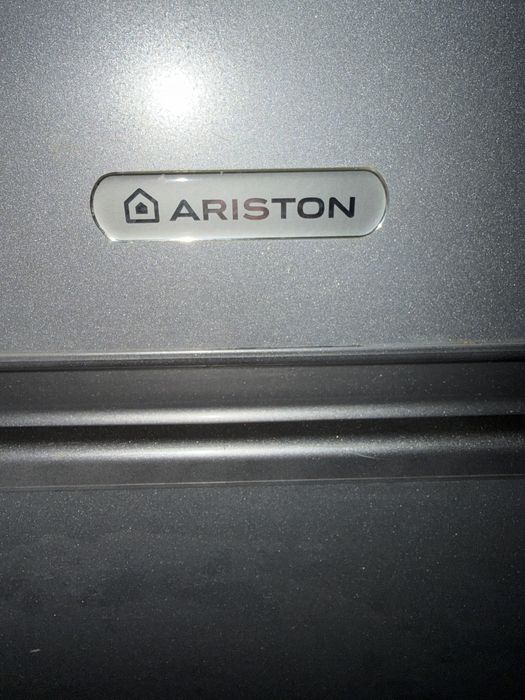 Продам холодильник ARISTON 2х камерный