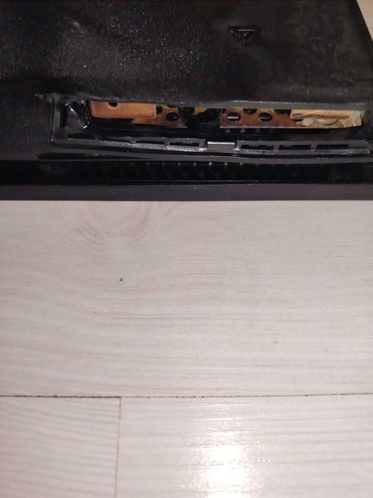 Продавам Sony PS 4 slim на части или за ремонт