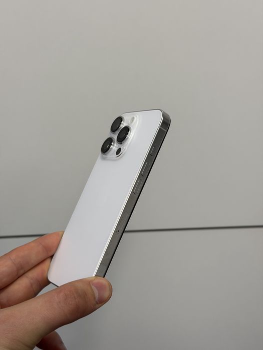 Продавам iPhone 16 PRO 512 GB