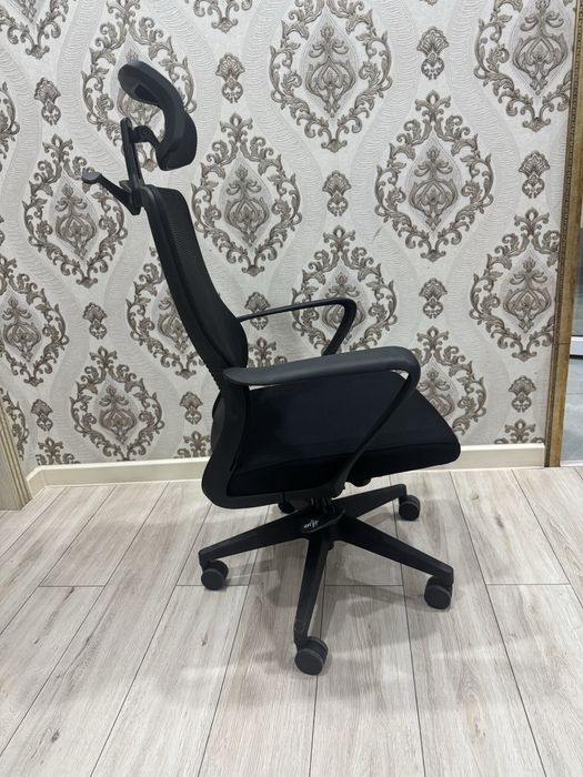 Продается офисные кресла Relevant unit 2310-A 8 шт