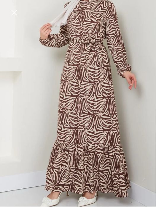 Vand rochite elegante si decente