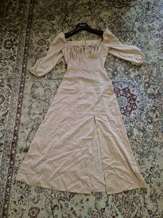 Продам платье  очень дёшево