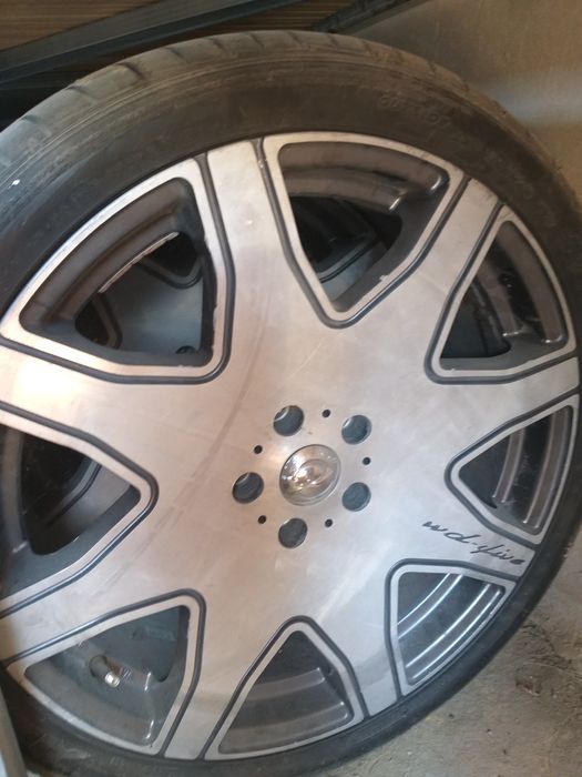 Продам покрышки с дисками