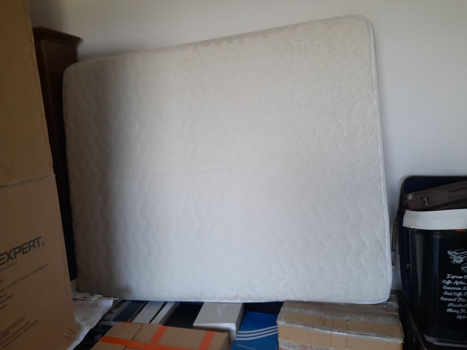 Vând saltea 200 cm x 160 cm x25 cm