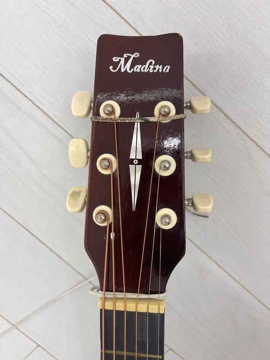 Акустическая гитара